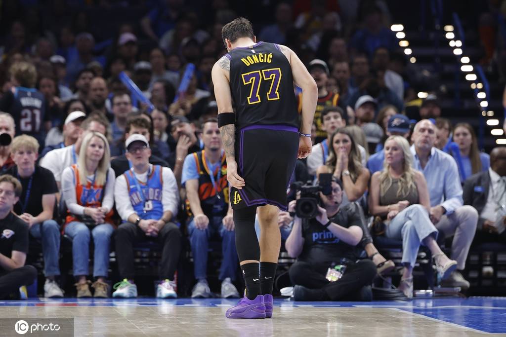 曝东契奇或在首轮后半段复出 里夫斯首轮报销